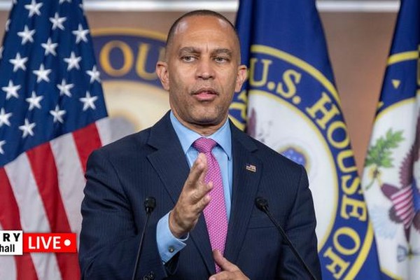 The New Midterm Outlook Has Hakeem Jeffries Sweating