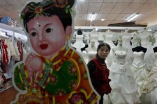 Σομβρέρος, Qipaos και Καθολικός Cosplay, Oh My!