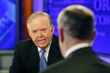 Ο Lou Dobbs σχετικά με το γιατί το άγχος είναι σωστό να επικρίνει τον McCain