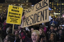 WaPo: Οι δημοκράτες πρέπει να σταματήσουν με την «ανοησία της δημοτικής ψηφοφορίας».  Είναι ένα άγριο άγαλμα