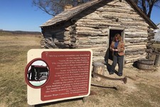 Το όνομα του Laura Ingalls Wilder απομακρύνθηκε από το λογοτεχνικό βραβείο πάνω από τις «στερεοτυπικές αντιλήψεις» στα βιβλία