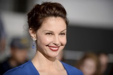 The Piece of Information That Ashley Judd Is Very 'Uncomfortable' Sharing About Her Mother's Suicide