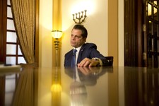 Scaramucci Claims He's Putting Together Group of Former Cabinet Members to Stop Trump in 2020