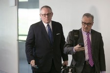 Former Trump Aide Says He Knows Who Wrote Op-ed, Drops Hints About 'Her' Identity