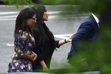 Ο Jim Acosta καταγγέλλει την παρουσία του Kim K στο Λευκό Οίκο, ξεχνά ότι έδωσε στον John Legend μια πολιτική πλατφόρμα