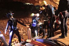 ΔΙΑΚΟΠΗ: Η αποστολή διάσωσης των Ταϊλανδικών Σπηλιών βρίσκεται σε εξέλιξη και 4 από τους 12 ποδοσφαιριστές αποθηκεύτηκαν 