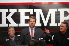 Ο Brian Kemp παραιτείται από το κρατικό τμήμα καθώς ο κυβερνητικός αγώνας σφίγγει
