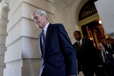 Μιλήστε με τον Mueller;  Όχι, το Trump θα πρέπει να χρησιμοποιήσει τον κακοποιό του για να εκθέσει τη διαφθορά του Mueller