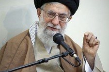 Θάνατος στην Αμερική!  Το Ιρανικό καθεστώς Burns αμερικανικές σημαίες, λέει το σώμα του Trump θα είναι Worm Food