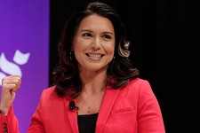 Ο Tulsi Gabbard υποστηρίζει την απειλή για μποϊκοτάζ στο DNC