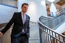 Rep. Gaetz: Ο Σίφτ με πήρε από τη συνέντευξη με τον πρώην Σύμβουλο της Ρωσίας 