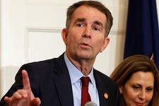 Ο κυβερνήτης Charlottesville του Northam Tweet Εμφανίζει είτε την ακαθάριστη αλαζονεία είτε την καθαρότητα του