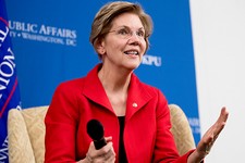 Η απάτη Elizabeth Warren προσπαθεί να διασώσει την προεδρική της εκστρατεία, απολογείται για το Stunt DNA