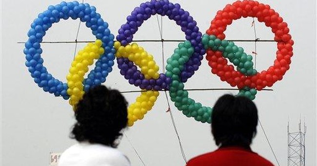 US Olympic Athlete Turns Her Back on Flag During Playing of Anthem