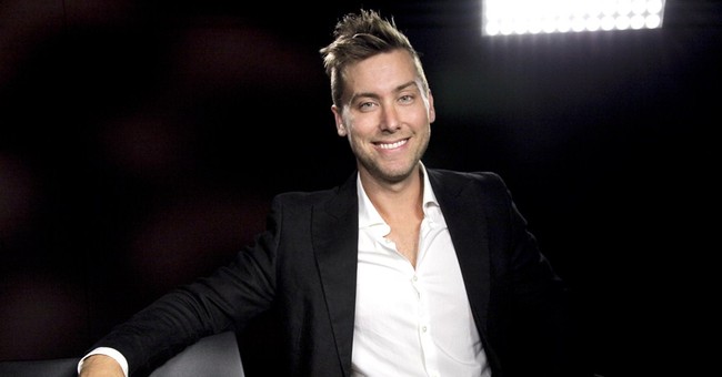 Singer Lance Bass Goes to White House to Pimp Obamacare; Tweets Wrong Website