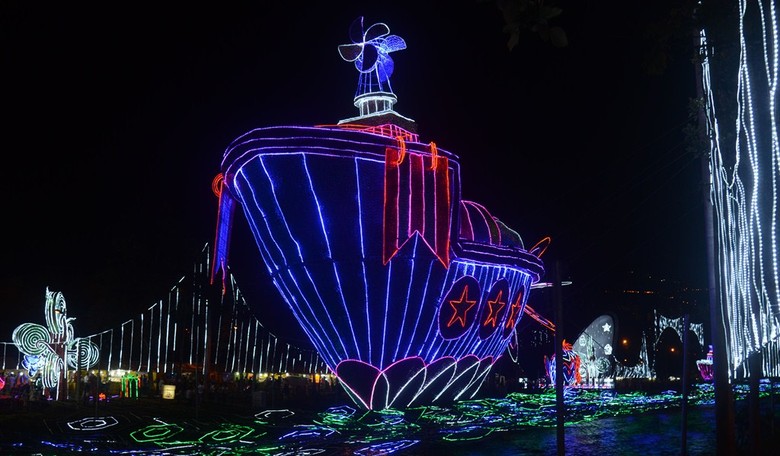 Boat Wins Parade Prize, Gets Title Stripped Over Support for Someone Named Brandon