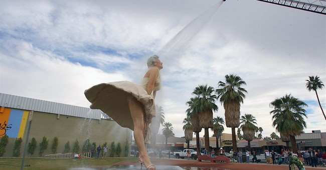 Marilyn Monroe statue