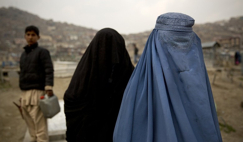 "Dear sisters! Hijab and veil are your dignity"