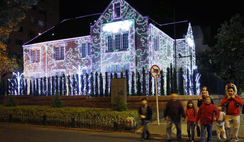 Insanity Wrap #105: Karen Declares War on 'Racist' Christmas Lights