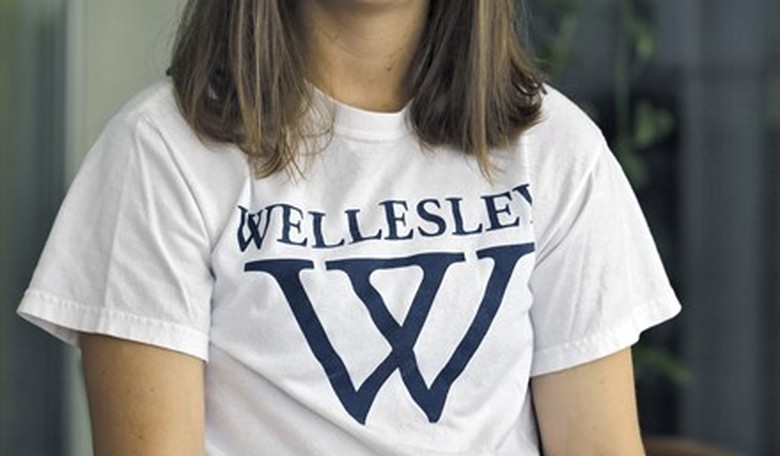 Prestigious Women's College to Vote on Whether to Admit Trans Men