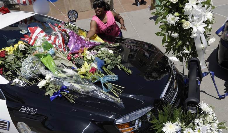 Leftists Attack Daughter of Slain Officer for Putting 'Blue Lives Matter' in Tribute Thread to Her Father