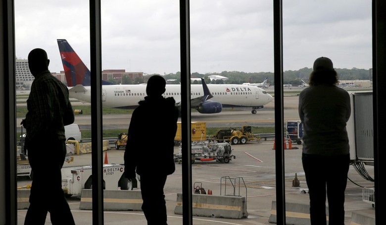 Would you take ten grand in cash to give up your seat on a plane?