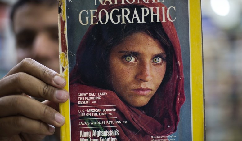 Afghanistan: Iconic 'Girl With the Green Eyes' Is Safe After Fleeing Taliban