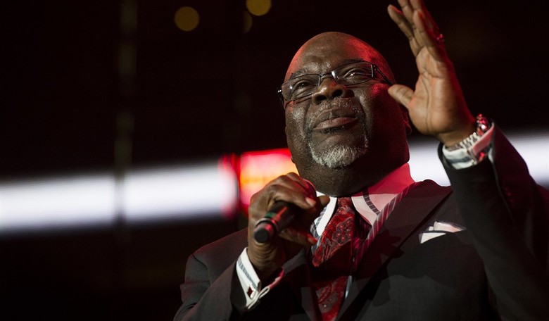 Video: During Live Segment, MSNBC Anchor Asks Pastor to Pray for America in Surprisingly Powerful Moment