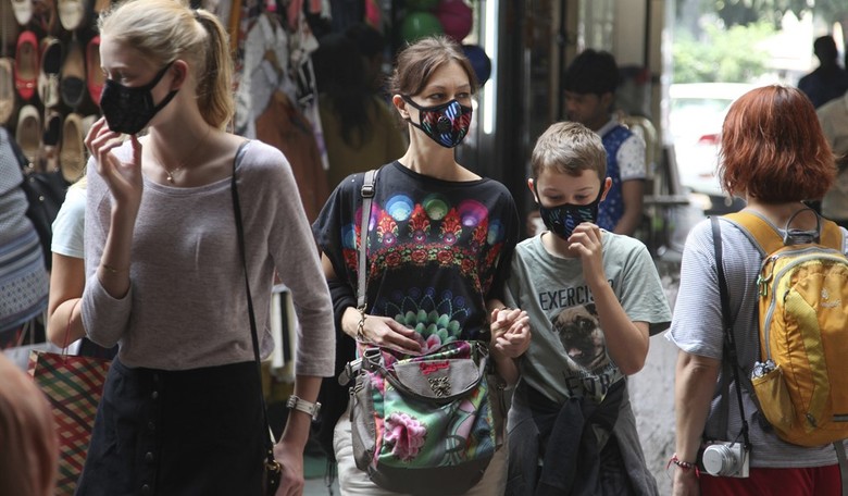 Some Illinois business owners not embracing return to maskless business