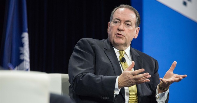 Huckabee to Screen 'God's Not Dead 2' For Voters in Iowa On Eve of Caucuses