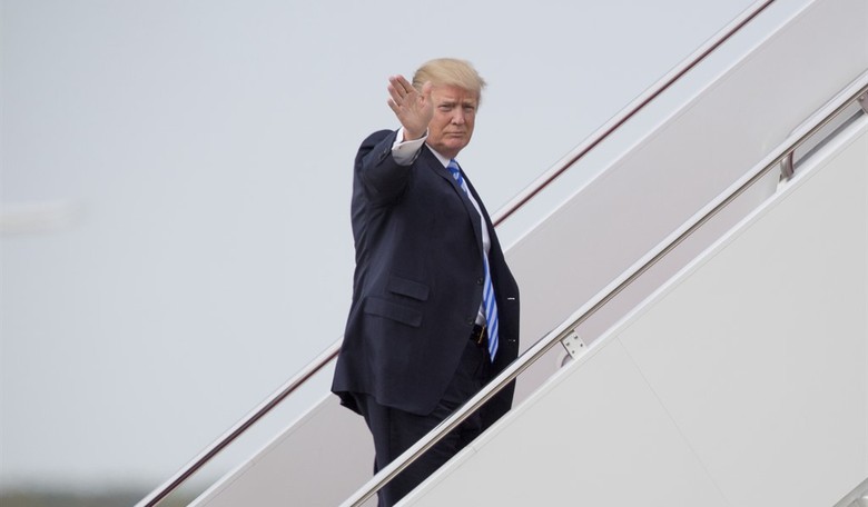 White House shifts from Obama practice, will keep its visitor logs secret