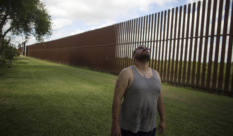Animal expert worries that birds won't be able to fly over the border wall