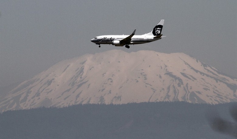 Man Jumps Pilot in Cockpit, Attempts to Shut Down Plane Engines