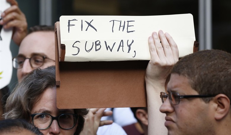 New York and Chicago look at "platform doors" to stop subway attacks