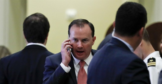 Sen. Mike Lee Tells Conservative Students To Uphold the Constitution Through Storytelling 