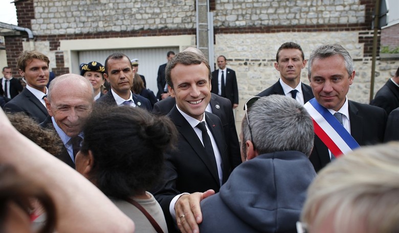 So Russia was spying on Macron, using... Facebook?