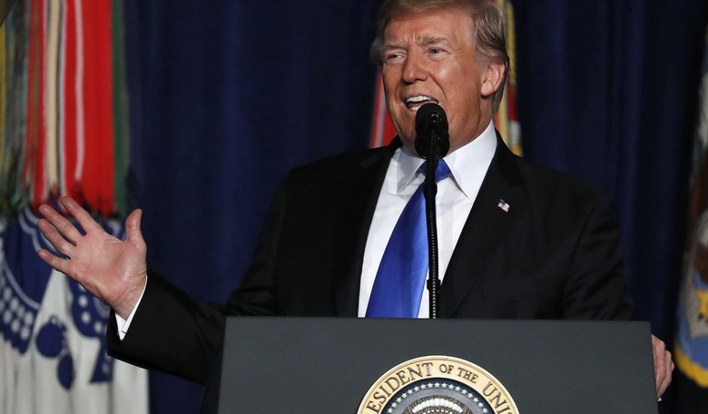 Trump to hold campaign rally as protesters descend on Phoenix