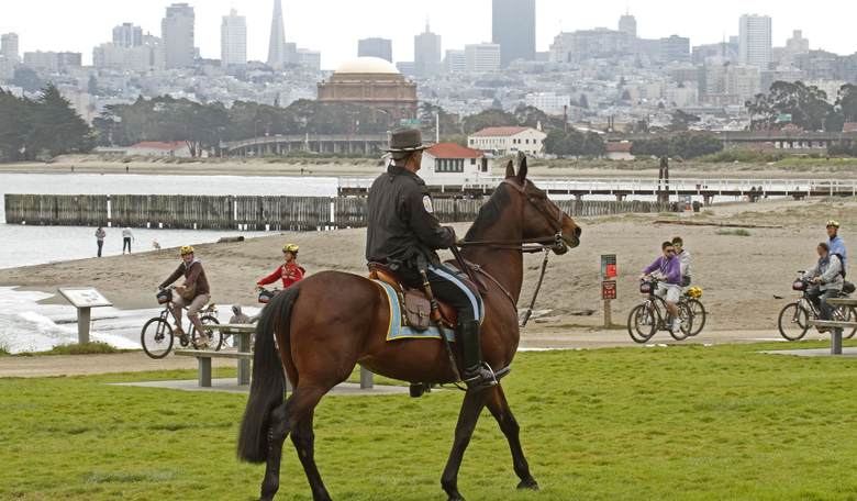 San Francisco cops asked to leave restaurant - weapons made staff feel uncomfortable [Correction]