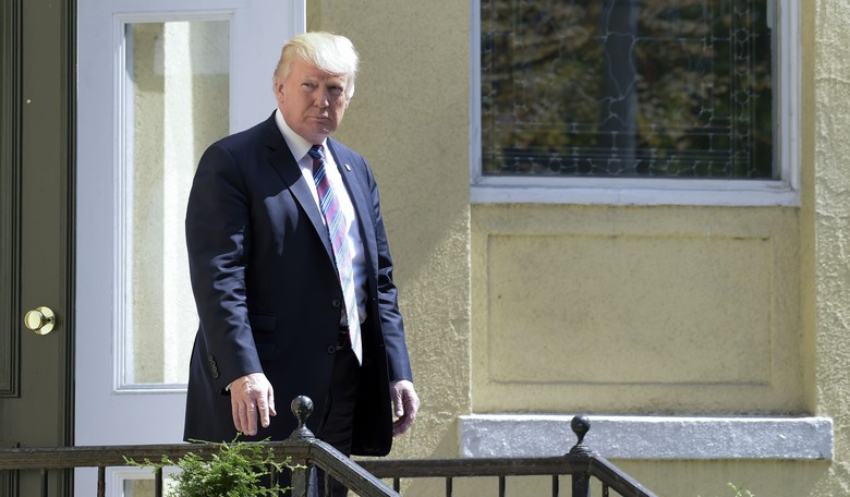 Senior WH aide to Politico: Trump is bluffing on canceling DACA after six months
