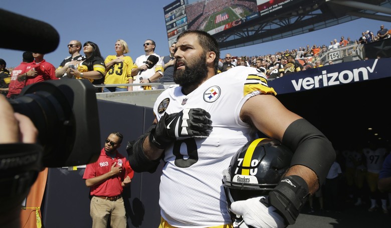 Steelers Player Alejandro Villanueva Tapes Name of Fallen Veteran on Helmet Over BLM Approved Name