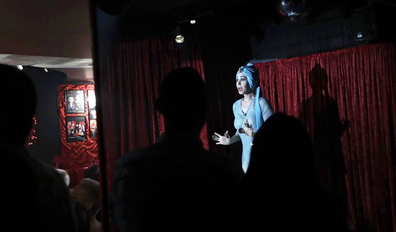 DeSantis investigating drag show with children present