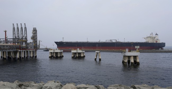 How Russia continues to sell oil to China with the help of a 'dark fleet'
