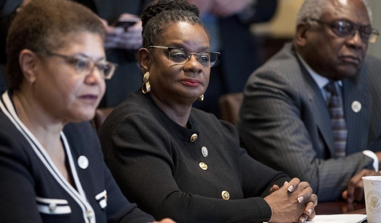 L.A. Mayor "fearful" that migrants could be sent to her city "at any minute"