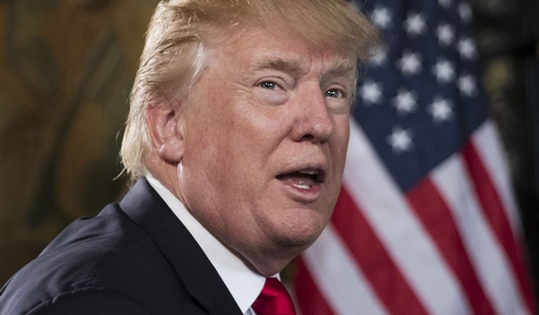 Despite Federal Investigation, Trump Holds Fundraiser for January 6 Defendants, Pledges Personal Donation