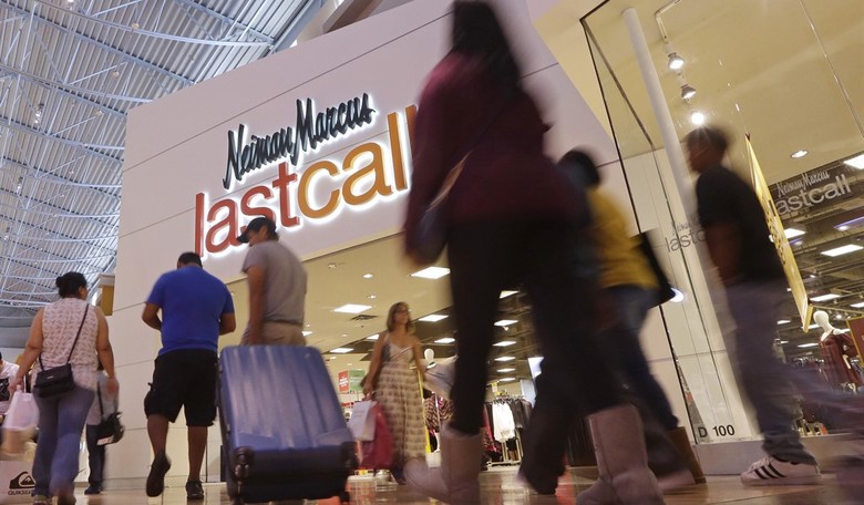 Smash and grab: Group of shoplifters loots San Francisco Neiman Marcus in broad daylight