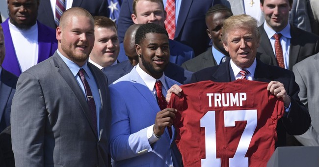 Trump Prays With Championship Alabama Football Team at White House