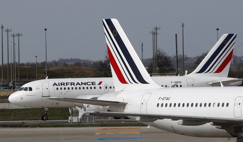 France Bans Short-Haul Flights to Force Travelers Onto Trains