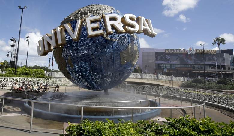 While Disney Treats Park Workers Like Garbage, Universal Is Rolling out the Red Carpet for Theirs