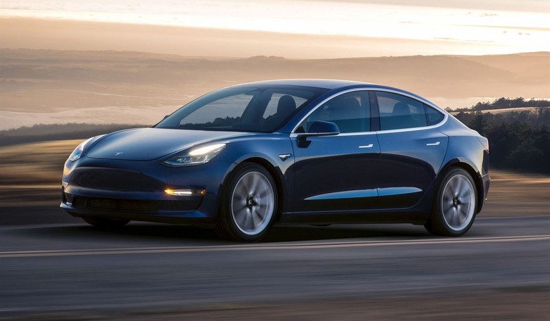 Another Tesla "autopilot" crash and death