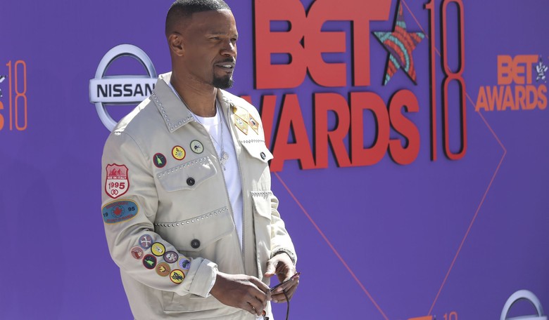 Reporter: Hollywood Star Jamie Foxx Left Partially Paralyzed and Blind After COVID Vaccine Shot